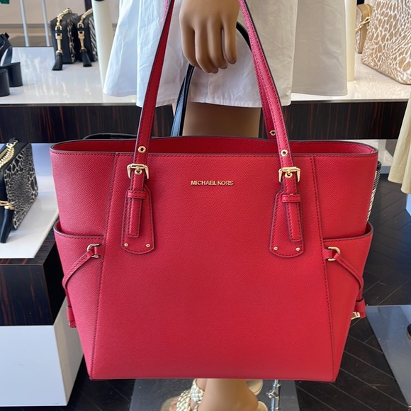 Michael Kors Voyager Saffiano Leather Tote Bag
Style# 30H1GV6T4T
NWT
Flame - Picture 13 of 16